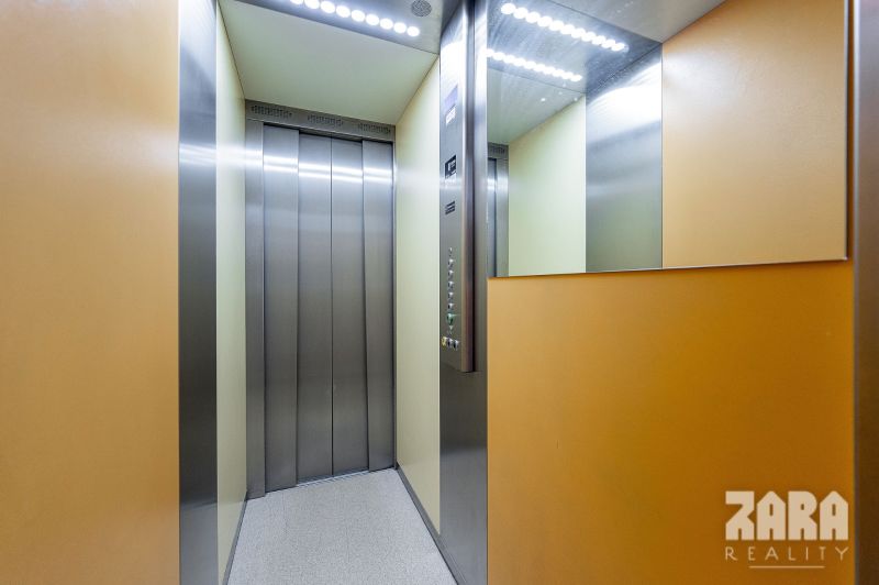 JUH - nová moderná KR. ZARIADENÝ TEHLOVÝ BYT  56 m2 + veľký BALKÓN