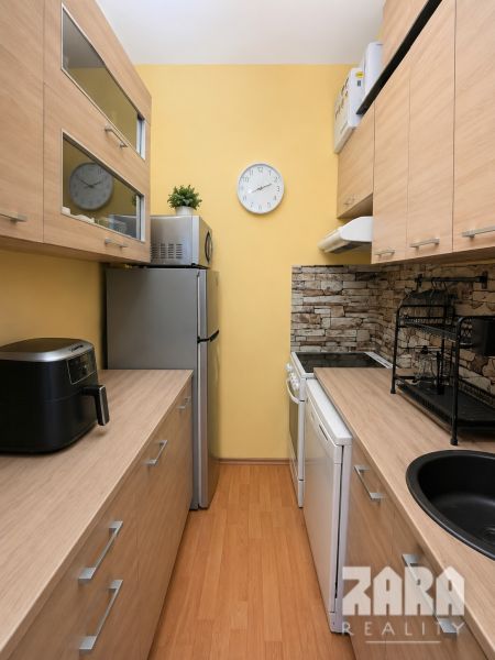 ul. POPRADSKÁ: TEHLOVÝ 1,5 izbový byt, 38m², 1/4 posch.