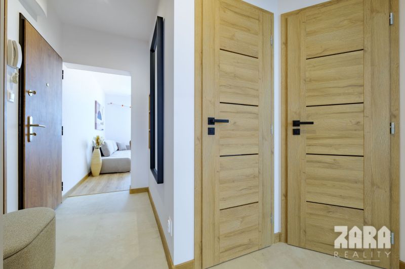KVP-Bauerova. Moderný zariadený byt 50 m2 + loggia. Klimatizácia.