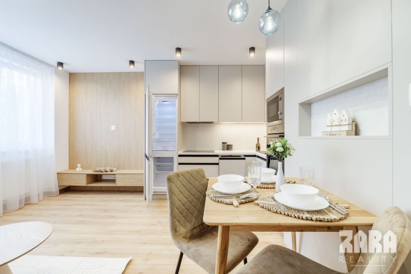 KVP-Bauerova. Moderný zariadený byt 50 m2 + loggia. Klimatizácia.