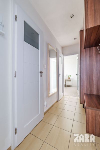 Terasa - Štýlový 3 izb. byt ul. Gudernova, 57 m2, loggia. ZARIADENÝ.KR