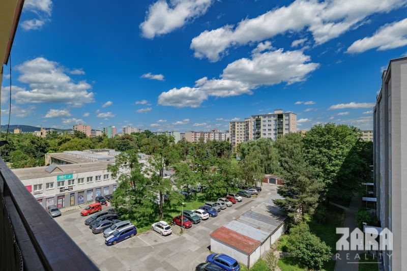 Terasa - Štýlový 3 izb. byt ul. Gudernova, 57 m2, loggia. ZARIADENÝ.KR