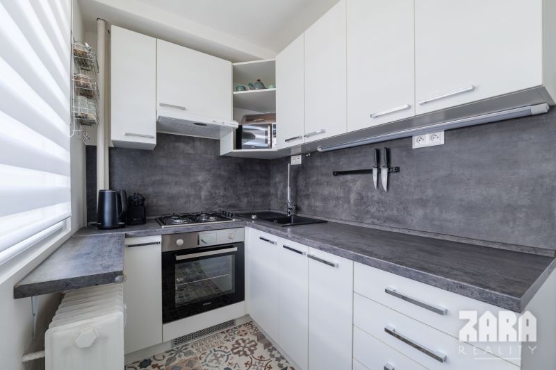 Terasa - Štýlový 3 izb. byt ul. Gudernova, 57 m2, loggia. ZARIADENÝ.KR