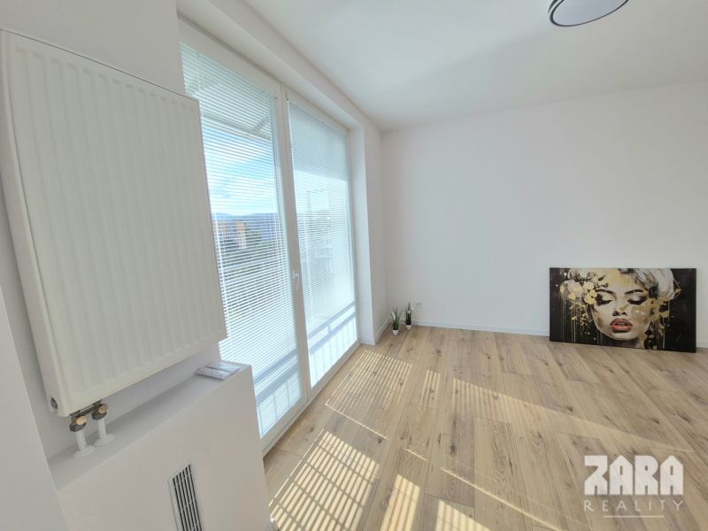 TERASA - Michalovska - pekný 3 izbový byt po novej KR. 68 m2 + BALKÓN