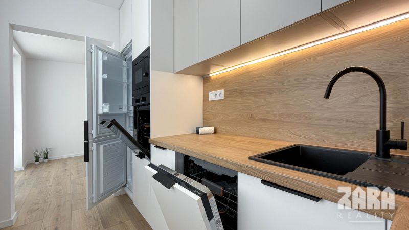 TERASA - Michalovska - pekný 3 izbový byt po novej KR. 68 m2 + BALKÓN