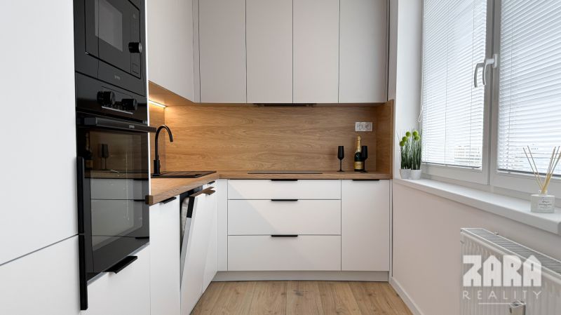 TERASA - Michalovska - pekný 3 izbový byt po novej KR. 68 m2 + BALKÓN