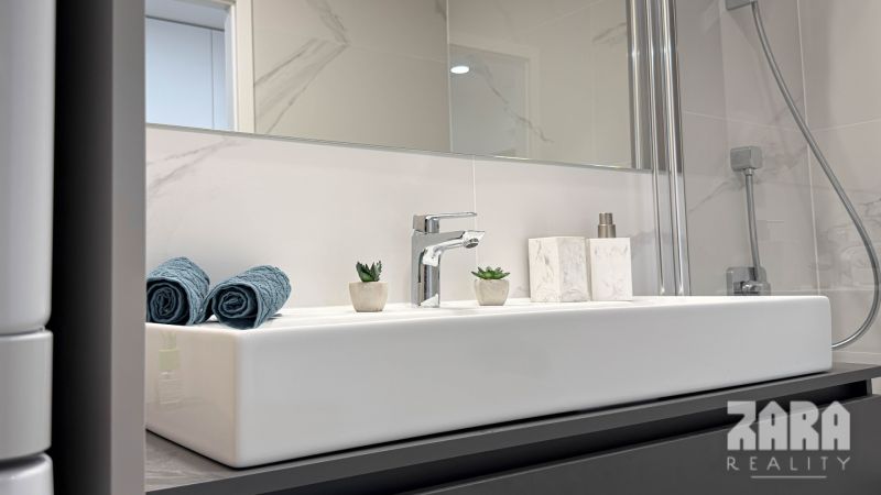 TERASA - Michalovska - pekný 3 izbový byt po novej KR. 68 m2 + BALKÓN