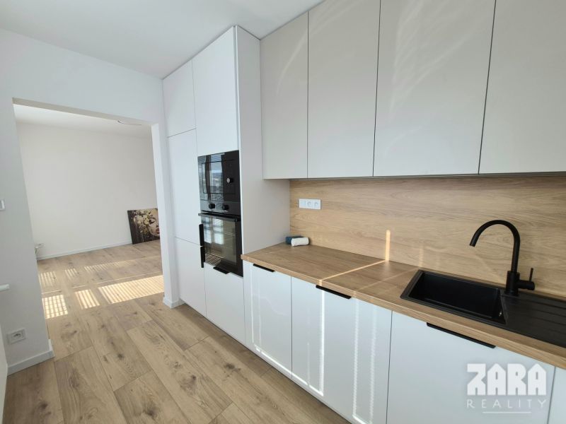 TERASA - Michalovska - pekný 3 izbový byt po novej KR. 68 m2 + BALKÓN