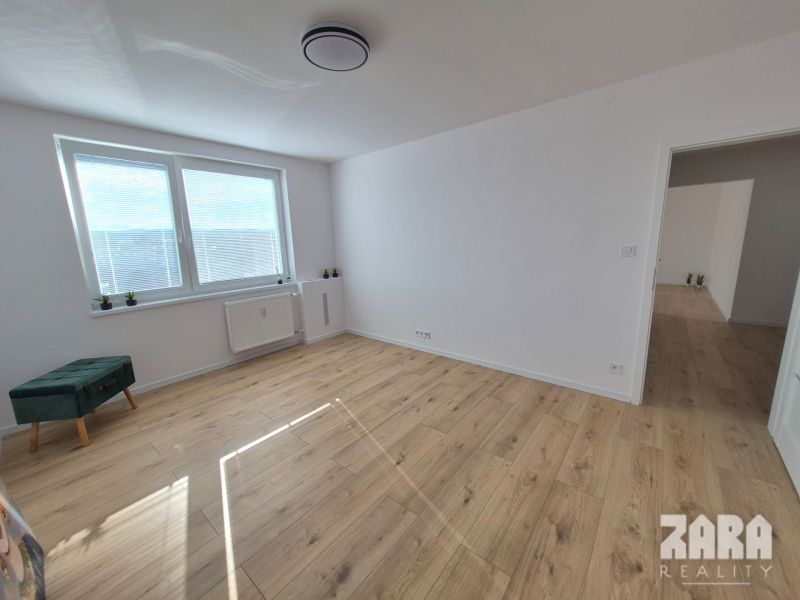 TERASA - Michalovska - pekný 3 izbový byt po novej KR. 68 m2 + BALKÓN