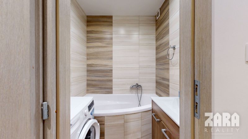 ČIERNOMORSKÁ - ZARIADENÝ 1,5 izb. byt po KOMPL. rekonštrukcii  40 m2