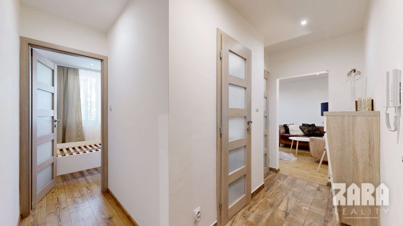 ČIERNOMORSKÁ - ZARIADENÝ 1,5 izb. byt po KOMPL. rekonštrukcii  40 m2