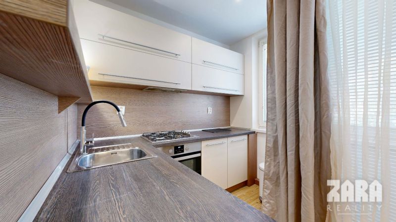 ČIERNOMORSKÁ - ZARIADENÝ 1,5 izb. byt po KOMPL. rekonštrukcii  40 m2