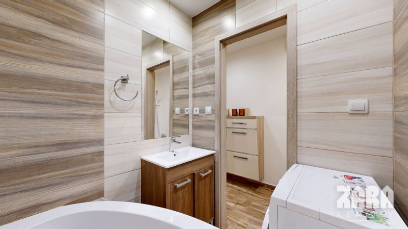 ČIERNOMORSKÁ - ZARIADENÝ 1,5 izb. byt po KOMPL. rekonštrukcii  40 m2