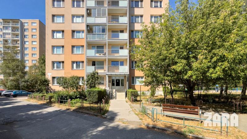 ČIERNOMORSKÁ - ZARIADENÝ 1,5 izb. byt po KOMPL. rekonštrukcii  40 m2