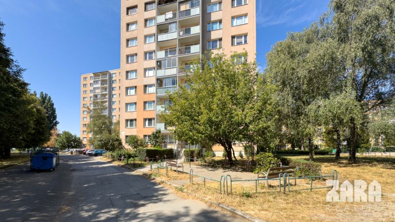 ČIERNOMORSKÁ - ZARIADENÝ 1,5 izb. byt po KOMPL. rekonštrukcii  40 m2