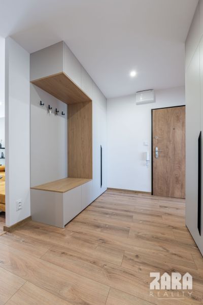Krosnianska - NOVINKA - KLIMATIZOVANÝ 3 iz. byt., KR. 70 m2 + loggia