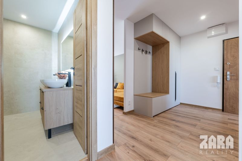 Krosnianska - NOVINKA - KLIMATIZOVANÝ 3 iz. byt., KR. 70 m2 + loggia