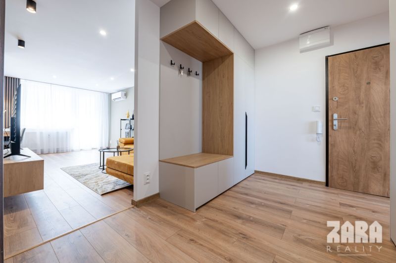 Krosnianska - NOVINKA - KLIMATIZOVANÝ 3 iz. byt., KR. 70 m2 + loggia