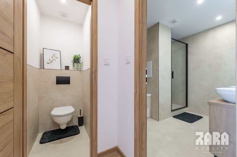 Krosnianska - NOVINKA - KLIMATIZOVANÝ 3 iz. byt., KR. 70 m2 + loggia
