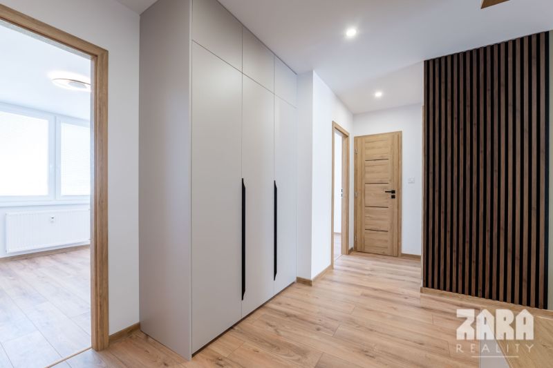 Krosnianska - NOVINKA - KLIMATIZOVANÝ 3 iz. byt., KR. 70 m2 + loggia