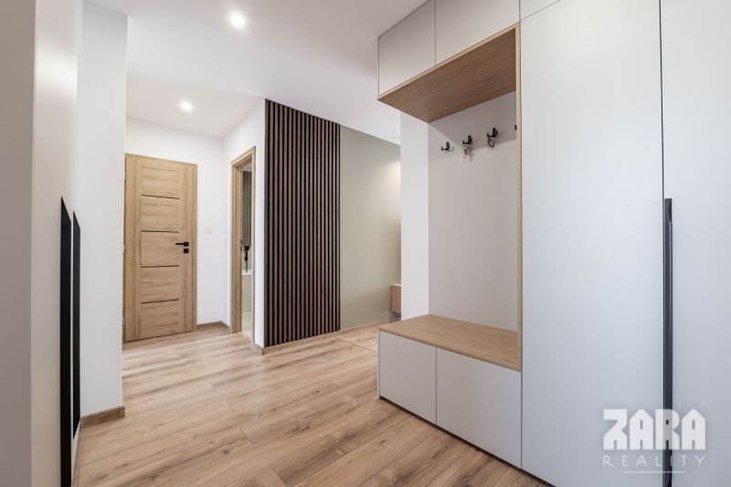 Krosnianska - NOVINKA - KLIMATIZOVANÝ 3 iz. byt., KR. 70 m2 + loggia