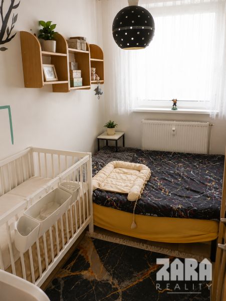 ŠTÓS - 3 izbový byt kompl.  ZARIADENÝ, 60 m2 + balkón, výťah 