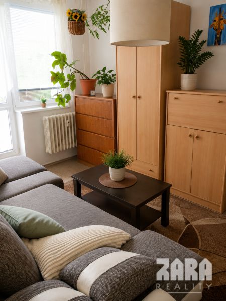ŠTÓS - 3 izbový byt kompl.  ZARIADENÝ, 60 m2 + balkón, výťah 