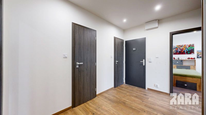 BENADOVA - 4-IZBOVÝ BYT PO KOMPLETNEJ REKONŠTRUKCII, 79 m², LOGGIA 