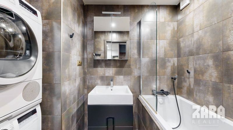 BENADOVA - 4-IZBOVÝ BYT PO KOMPLETNEJ REKONŠTRUKCII, 79 m², LOGGIA 