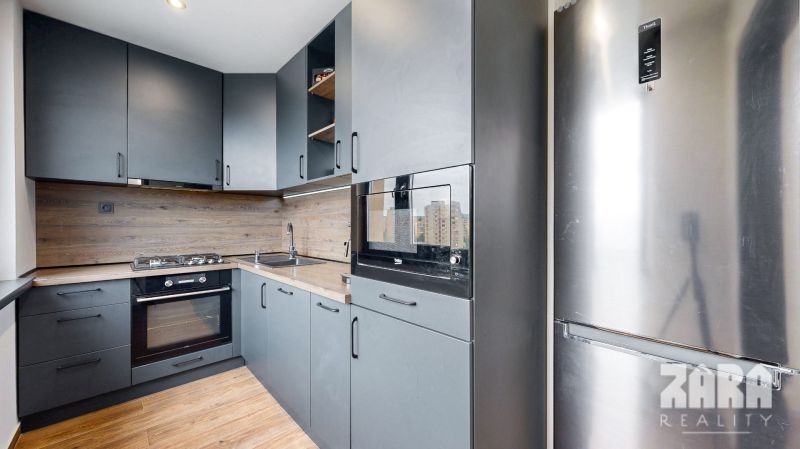 BENADOVA - 4-IZBOVÝ BYT PO KOMPLETNEJ REKONŠTRUKCII, 79 m², LOGGIA 