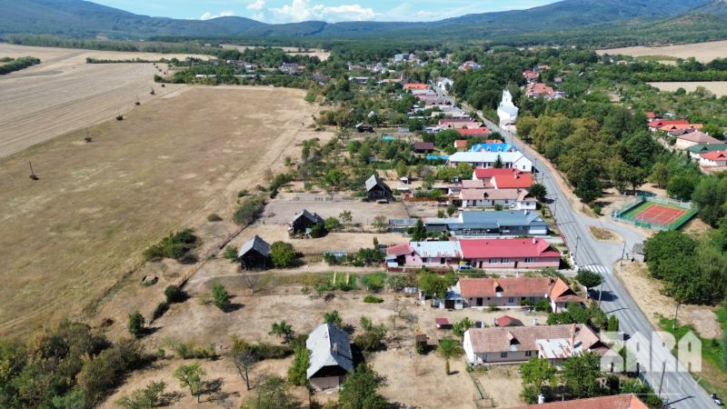 Rodinný dom v obci Bačkov s veľkým rovinatým pozemkom a POTENCIÁLOM