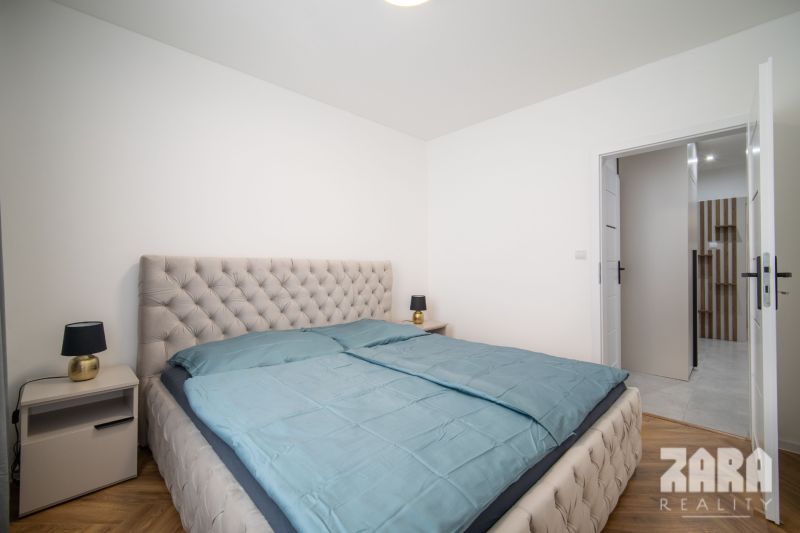 AZOVSKÁ -DIZAJNOVÝ 3-IZBOVÝ BYT PO KOMPLETNEJ REKONŠTRUKCII .73 m2 