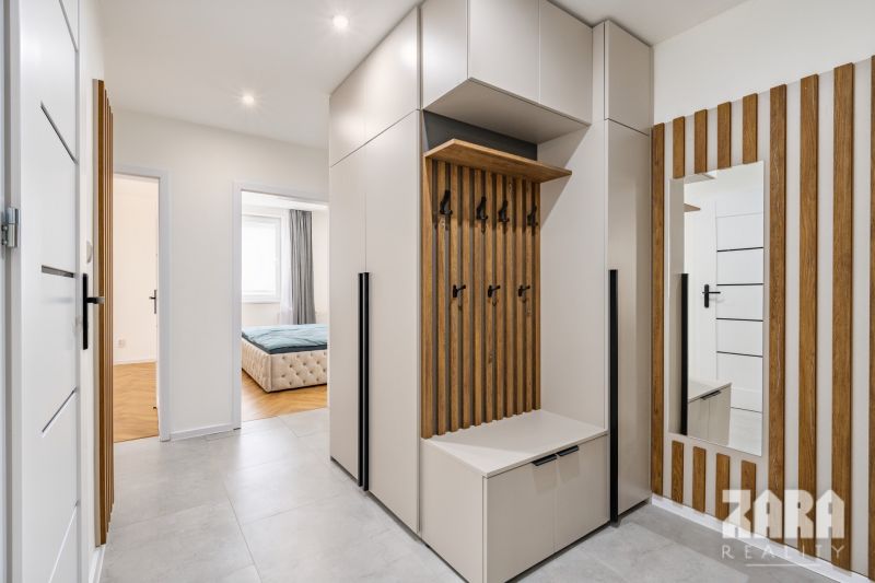 AZOVSKÁ - 3-IZB. BYT  KOMPLETNÁ REKONŠTR..73 m2 + LOGGIA