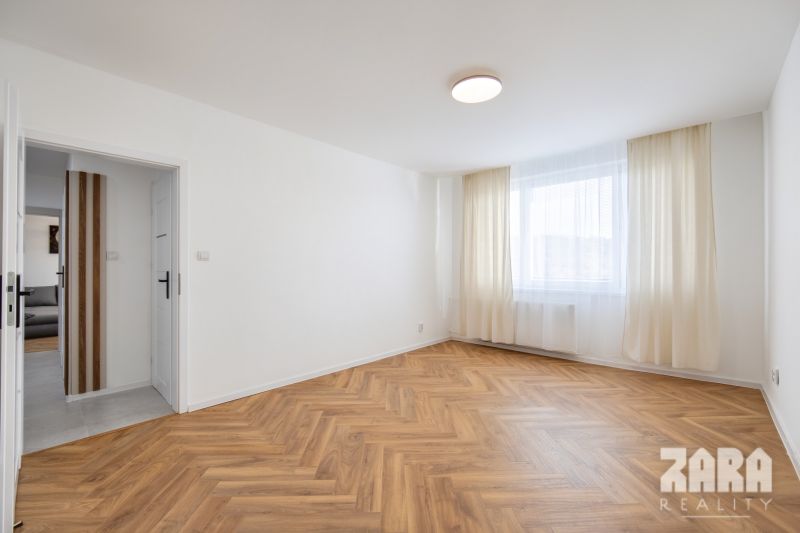 AZOVSKÁ - 3-IZB. BYT  KOMPLETNÁ REKONŠTR..73 m2 + LOGGIA
