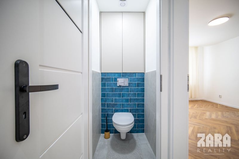 AZOVSKÁ -DIZAJNOVÝ 3-IZBOVÝ BYT PO KOMPLETNEJ REKONŠTRUKCII .73 m2 