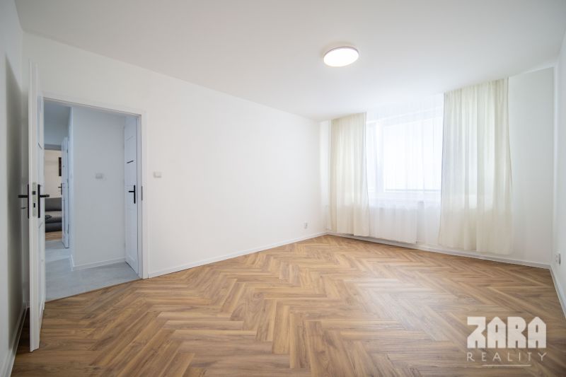 AZOVSKÁ -DIZAJNOVÝ 3-IZBOVÝ BYT PO KOMPLETNEJ REKONŠTRUKCII .73 m2 
