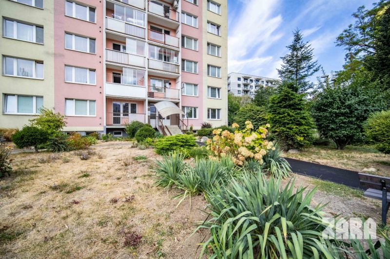 AZOVSKÁ -DIZAJNOVÝ 3-IZBOVÝ BYT PO KOMPLETNEJ REKONŠTRUKCII .73 m2 