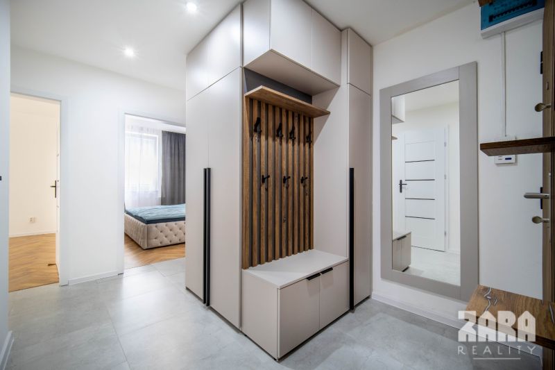 AZOVSKÁ -DIZAJNOVÝ 3-IZBOVÝ BYT PO KOMPLETNEJ REKONŠTRUKCII .73 m2 