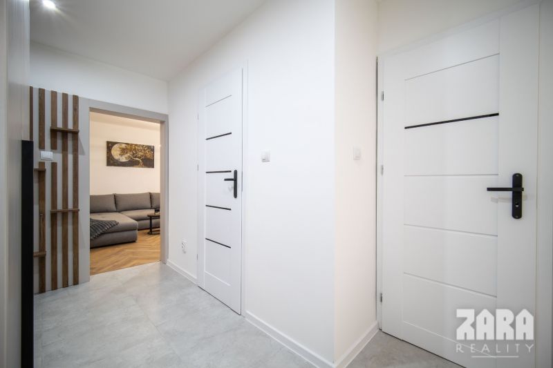 AZOVSKÁ -DIZAJNOVÝ 3-IZBOVÝ BYT PO KOMPLETNEJ REKONŠTRUKCII .73 m2 