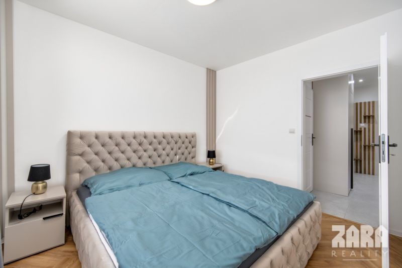 AZOVSKÁ - 3-IZB. BYT  KOMPLETNÁ REKONŠTR..73 m2 + LOGGIA
