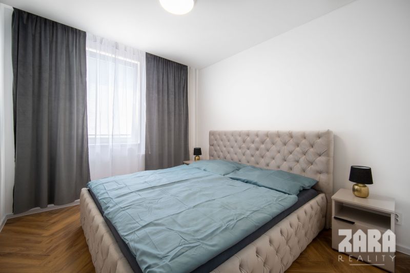 AZOVSKÁ -DIZAJNOVÝ 3-IZBOVÝ BYT PO KOMPLETNEJ REKONŠTRUKCII .73 m2 