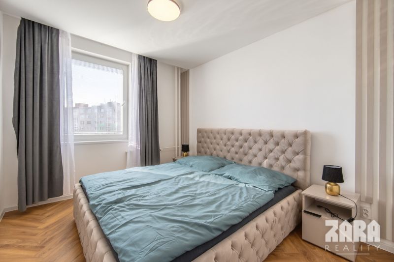 AZOVSKÁ - 3-IZB. BYT  KOMPLETNÁ REKONŠTR..73 m2 + LOGGIA