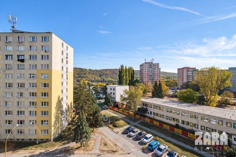 AZOVSKÁ - 3-IZB. BYT  KOMPLETNÁ REKONŠTR..73 m2 + LOGGIA