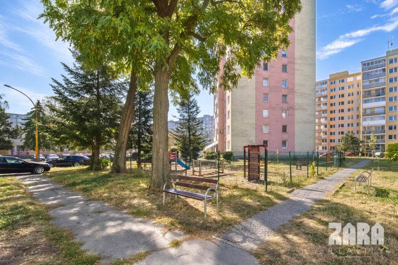 AZOVSKÁ - 3-IZB. BYT  KOMPLETNÁ REKONŠTR..73 m2 + LOGGIA