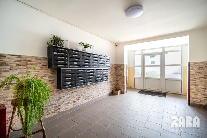 AZOVSKÁ -DIZAJNOVÝ 3-IZBOVÝ BYT PO KOMPLETNEJ REKONŠTRUKCII .73 m2 