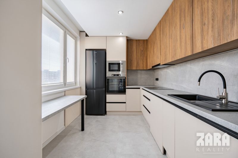 AZOVSKÁ - 3-IZB. BYT  KOMPLETNÁ REKONŠTR..73 m2 + LOGGIA