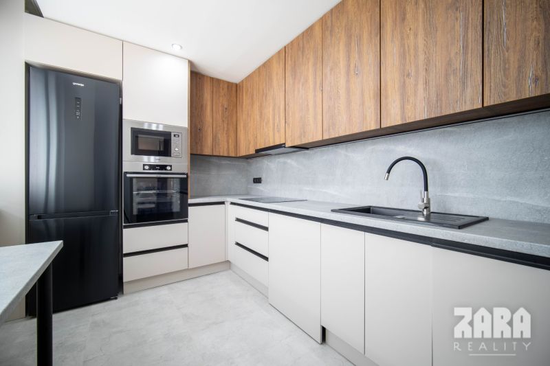 AZOVSKÁ -DIZAJNOVÝ 3-IZBOVÝ BYT PO KOMPLETNEJ REKONŠTRUKCII .73 m2 