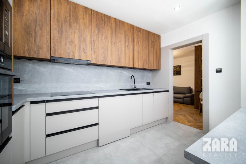 AZOVSKÁ -DIZAJNOVÝ 3-IZBOVÝ BYT PO KOMPLETNEJ REKONŠTRUKCII .73 m2 