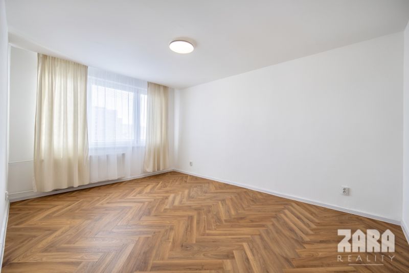 AZOVSKÁ - 3-IZB. BYT  KOMPLETNÁ REKONŠTR..73 m2 + LOGGIA