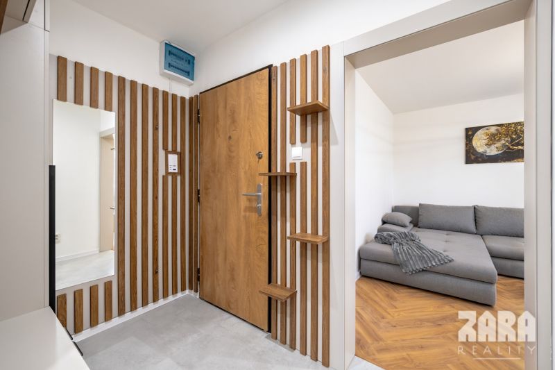 AZOVSKÁ - 3-IZB. BYT  KOMPLETNÁ REKONŠTR..73 m2 + LOGGIA